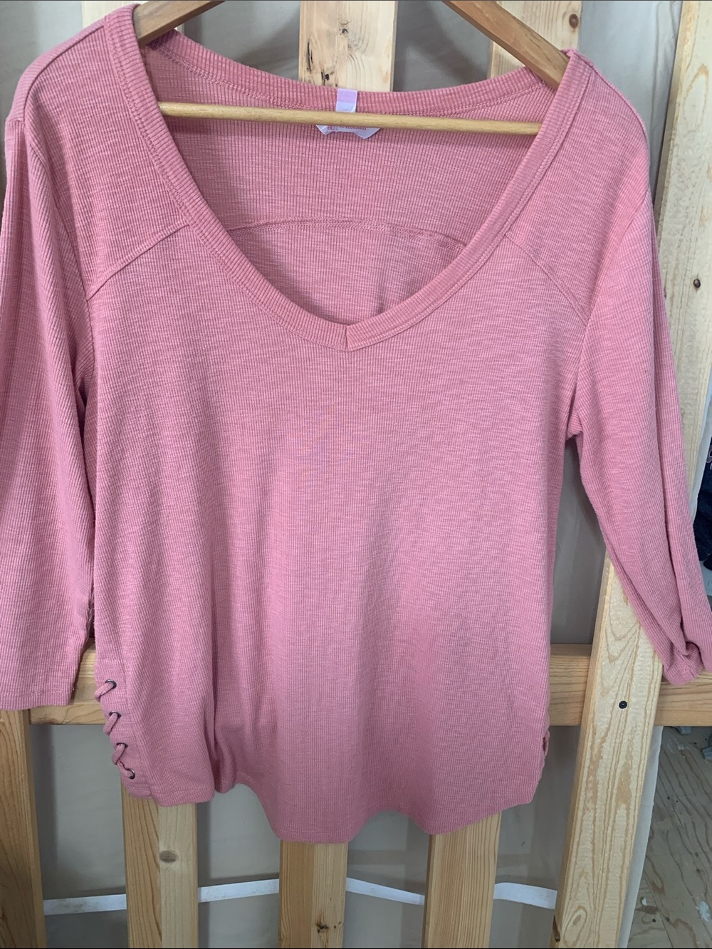 ✨4 for $20✨ 
No Boundaries Dusty Rose V-Neck Long Sleeve Top